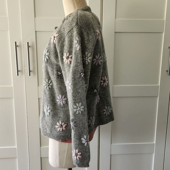 Lord & Taylor Petite Large Vintage Gray Floral Button-Up Wool Cardigan - Picture 4 of 8